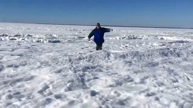 Житель Массачусетса снял на видео частично замерзший океан. смотреть онлайн
