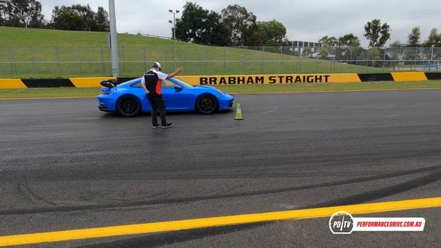 2022 Porsche 911 GT3 (992) 0-100km/h & track lap смотреть онлайн