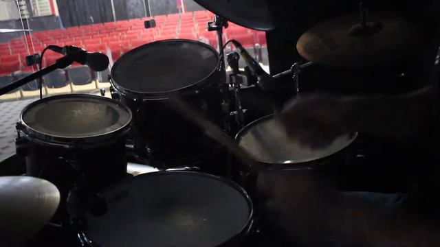 blink 182 Love is dangerous Drum cover clip смотреть онлайн