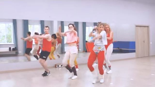 What is love - фитнес танец в стиле 80-х смотреть онлайн