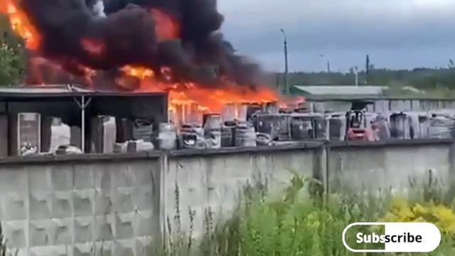 «Хлопок», а потом «сильнейший пожар» в подмосковном Раменском. смотреть онлайн