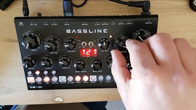 Erica Synths Bassline DB-01 & MPC1000 TECHNO JAM смотреть онлайн