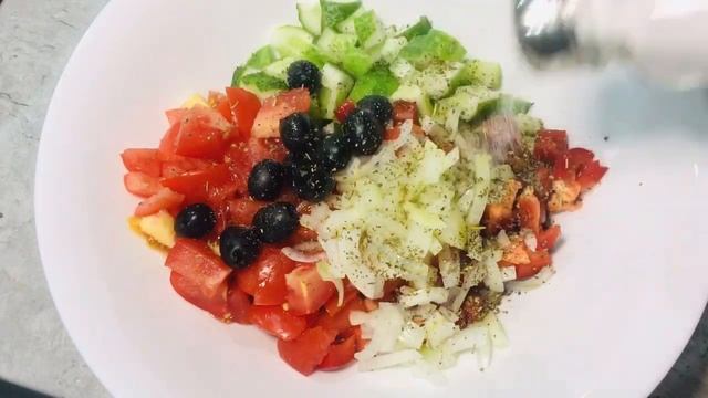 Греческий салат - легкий вкусный овощной салат на любой праздничный стол и кладезь витаминов смотреть онлайн