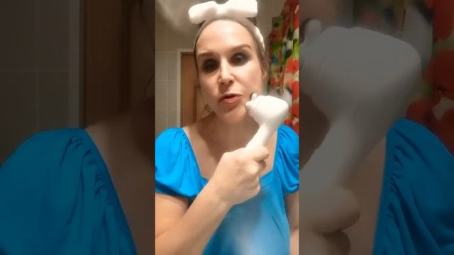 Ежедневный лимфодренирующий подтягивающий массаж лица щёткой "Скинвигорейт Соник" от "Мэри Кэй". смотреть онлайн