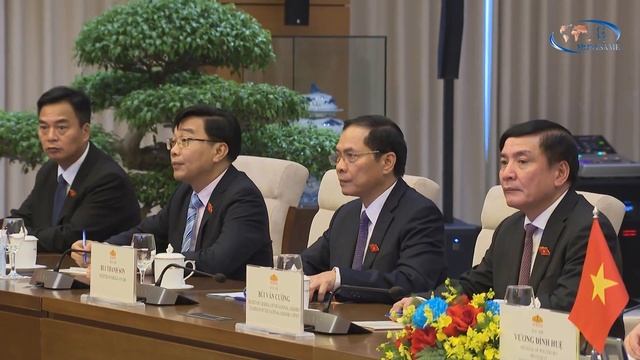 Монгол Улсын Ерөнхийлөгч У.Хүрэлсүхэд БНСВУ-ын Үндэсний Ассамблейн дарга Выөнг Динь Хүэ бараалхлаа смотреть онлайн