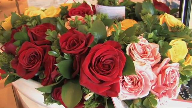 Fontana Flowers Gift @ Daniel Thompson Trunk Show смотреть онлайн