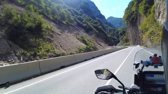 Часть 1. "Ну, здравствуй, брат Кармадон" . Мотопутешествие на Кавказ 2023. Северная Осетия. смотреть онлайн