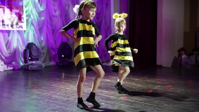 Lollipop Holly Dolly cover. Семейный клуб «Банана». Концерт 2015, декабрь смотреть онлайн