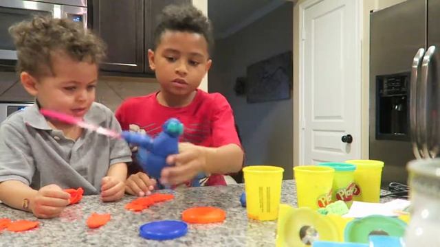 Playdoh fun - Adventures of James & Jase смотреть онлайн