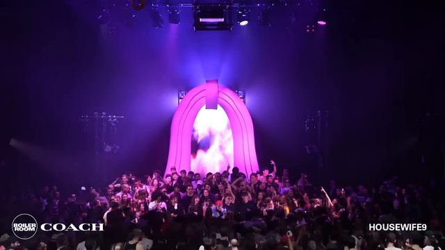 Housewife 9   Boiler Room X Coach Munich [VEVAL.RU]