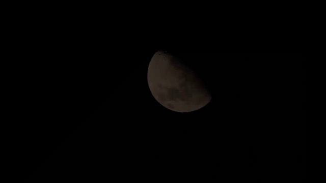 Moon through Celestron 130 EQ telescope смотреть онлайн
