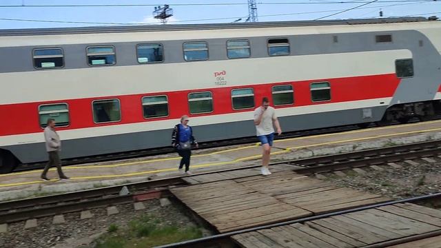 Электровоз ЭП1-122, отправляется с поездом №22, от второй платформы станции Апатиты!! смотреть онлайн