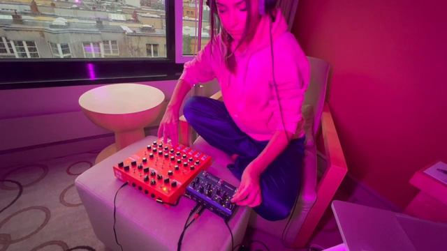 Berlin Improv with Soma Lyra 8 and Strymon Nightsky смотреть онлайн