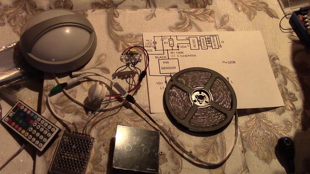 Сенсорный выключатель Sesoo , датчик движения и две светодиодных нагрузки . смотреть онлайн