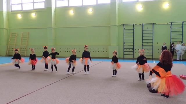 Наше первое выступление на гимнастике. Новый год 2018. Школа Лилианы Браги смотреть онлайн