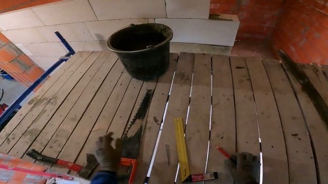 Кладка перегородки из газобетона (пеноблок, газоблок). Собираю дверную перемычку на уголках. смотреть онлайн