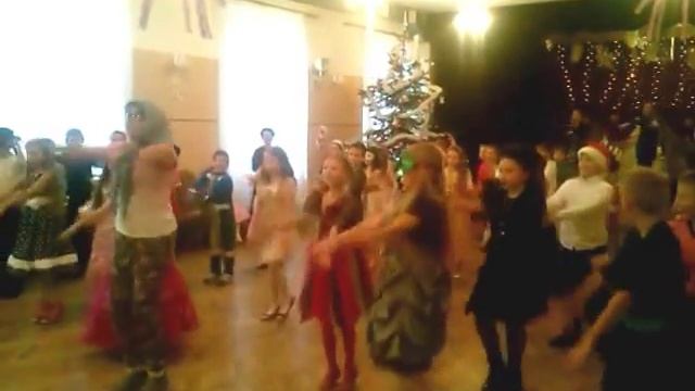 Шишки ёлки,зелёные иголки смотреть онлайн