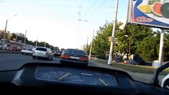 Suzuki Sepia in Odessa traffic смотреть онлайн