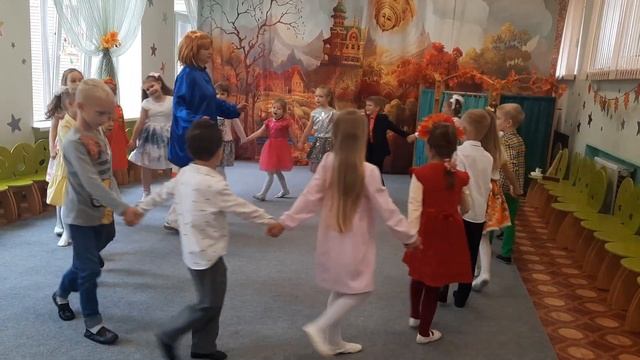 Музыкально-подвижная игра "Ах, ты Кузя домовой, мы пришли играть с тобой" смотреть онлайн