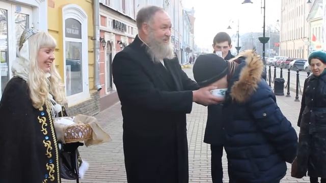 Фрагмент экскурсии засл. арт. РФ Сергея Блохина по ул.Рождественской смотреть онлайн