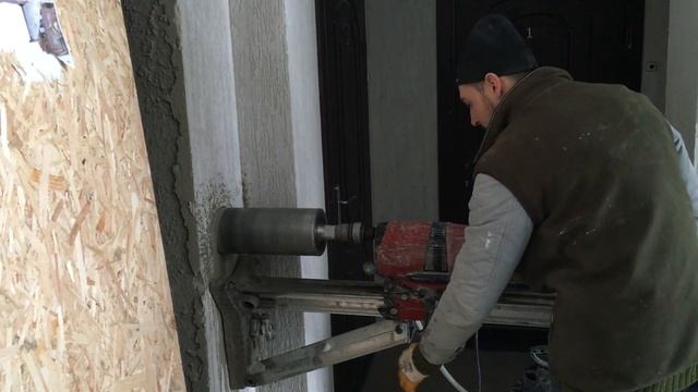 Бурение отверстий под кнопки лифтов смотреть онлайн