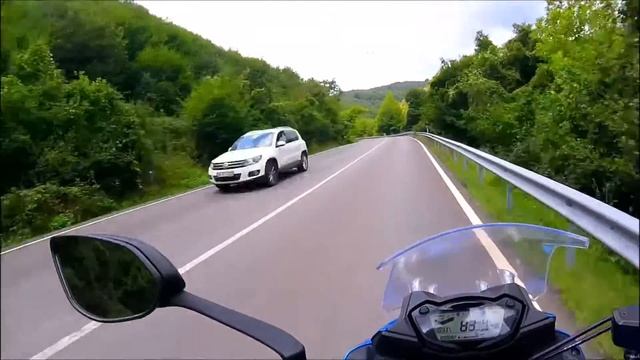 CURVY ROADS WITH SUZUKI GSXS 1000 F FIRST RIDE смотреть онлайн