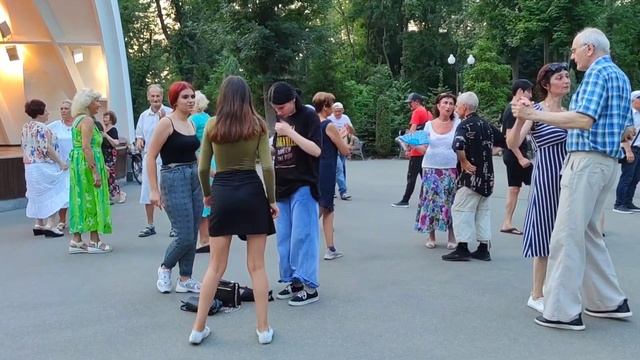 Ах какая Танцы в парке Горького Харьков Июль 2021 смотреть онлайн