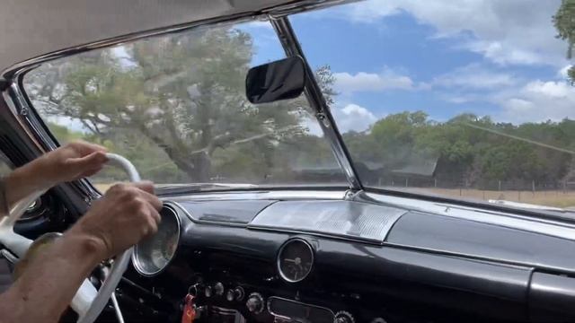 1950 Ford Shoebox Driving Along смотреть онлайн