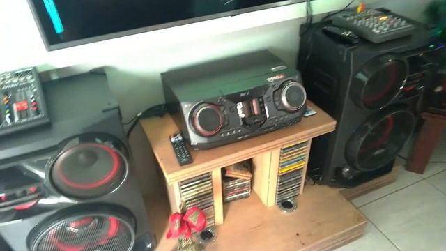 LG CL98 XBoom sub grave. Lembrando é um sub de 10" apenas, mesa de apenas sinal de áudio. смотреть онлайн