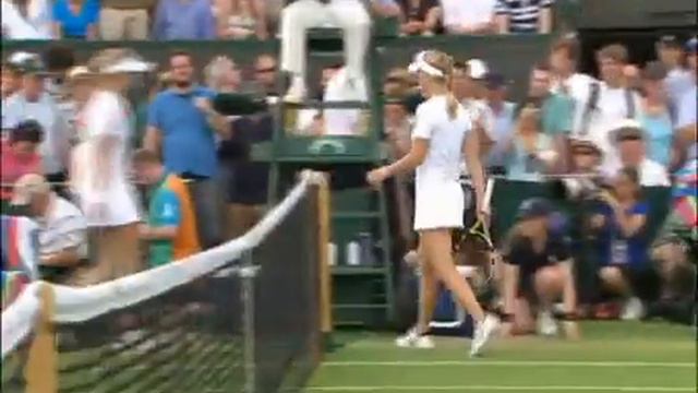 Wozniacki bumps into Lisicki Wimbledon YouTube смотреть онлайн