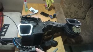 Установка блока отопителя салона на Пассат Б3.