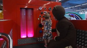 Медведь и дядя Фёдор в парке развлечений Мотор сити