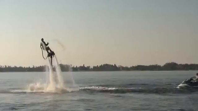 Flyboard - это очень непросто. Получается не сразу и не у всех. смотреть онлайн