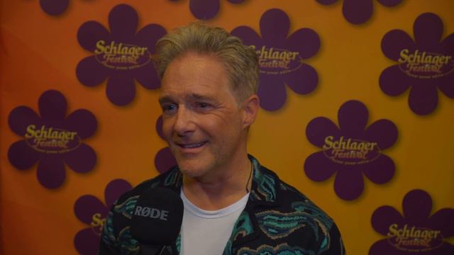 "Flower Power"-editie lokt 35.000 Schlagerfestival-fans naar Hasseltse Trixxo Arena смотреть онлайн