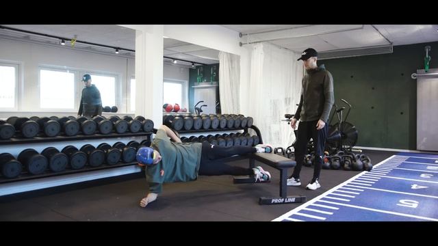 How to build a perfect body for football! смотреть онлайн