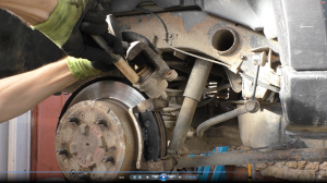 Замена задних тормозных колодок на Киа Соренто 2005  Kia Sorento 2,5