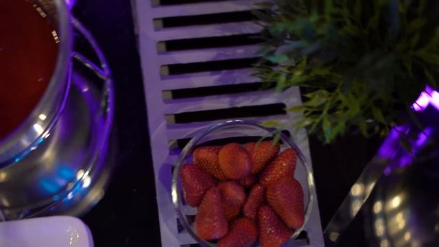 Кулинарная анимация по приготовлению азотного мороженого.