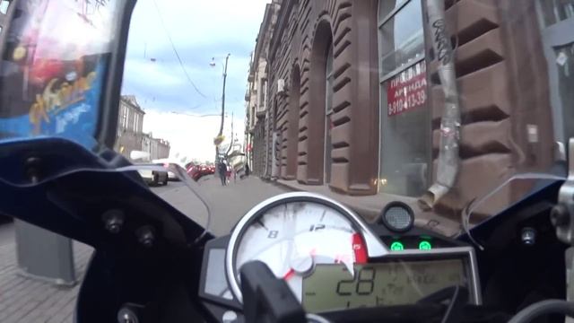 Пешеход прыгает под колеса! смотреть онлайн