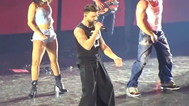 An HONEST Review of Pitbull, Ricky Martin, Enrique Iglesias Concert Las Vegas Trilogy Tour 11/2023 смотреть онлайн