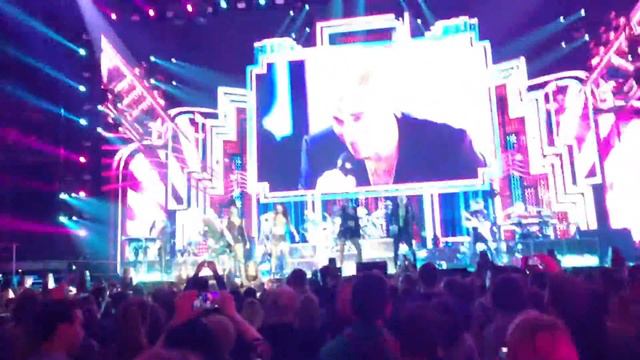 Robbie Williams - Shout (St.Petersburg, 9.04.2015) смотреть онлайн