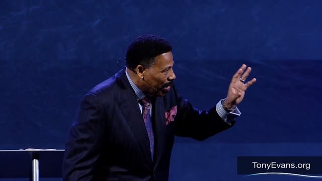 Prayer That Wins the War | Tony Evans Sermon on Spiritual Warfare смотреть онлайн