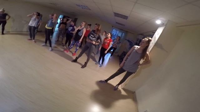 Вика учится танцевать. Урок #1 смотреть онлайн