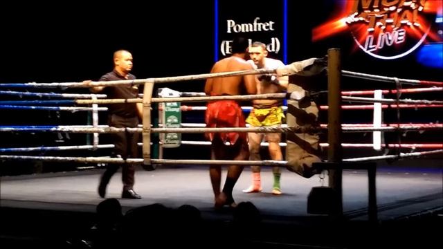 Muay Thai Live: The Legend Lives. Это не кровавый тайский бокс! Это шоу о тайском боксе! смотреть онлайн