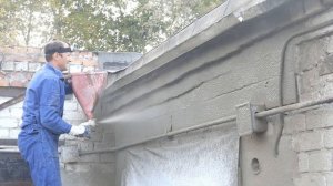 Нанесение штукатурки методом напыления (шуба). Фасад гаража от А до Я