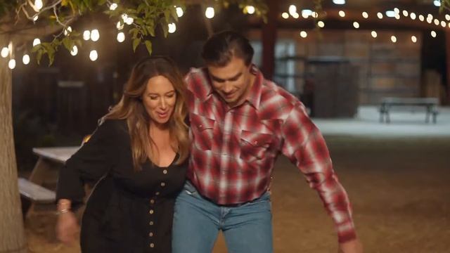 Любовь со вкусом (Sweet on You) 2023 | Трейлер русский | Хейли Дафф, Роб Мэйс смотреть онлайн