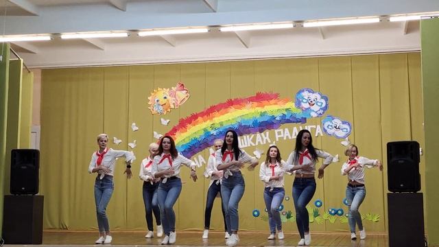 Танец от родителей/ выпускной 4 "б" 2022 смотреть онлайн