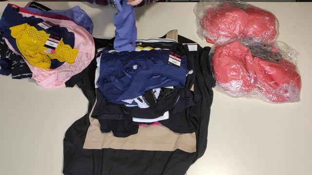 Лот 2110 Сток Бельё м/ж Канада. цена 1870 руб/кг 5,1кг смотреть онлайн