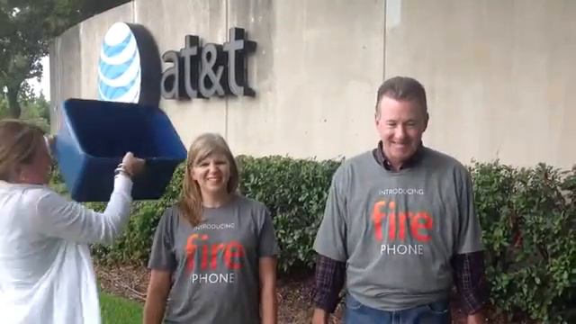 Ice Bucket Challenge Larry Evans and Chrissy Carter смотреть онлайн