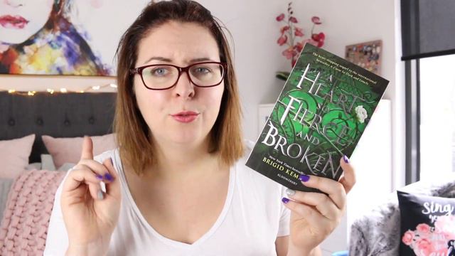 Books Beside My Bed #108 | Sci-Fi, Graphic Novels, Anticipated Reads and more... смотреть онлайн