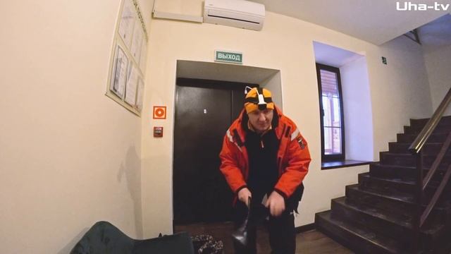 УДОЧКА СОГНУЛАСЬ ОТ РЫБЫ В ТРИ ПОГИБЕЛИ. ЛОВИМ НА ЗИМНЮЮ УДОЧКУ ПО ОТКРЫТОЙ ВОДЕ смотреть онлайн